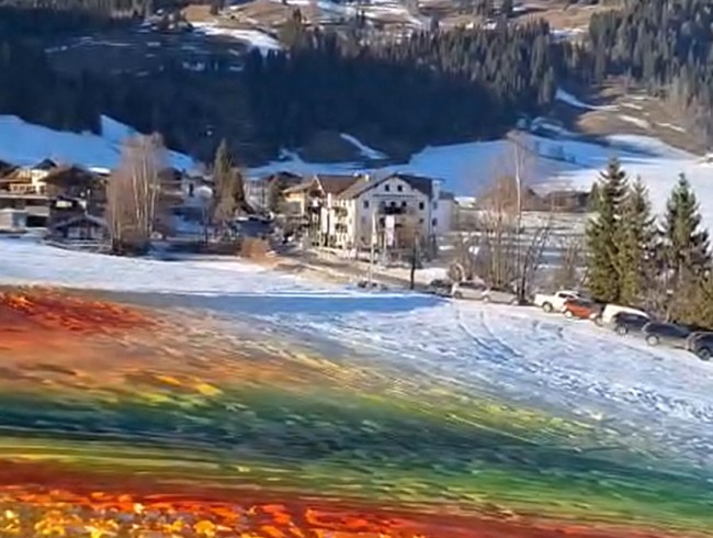 Es schneit in Regenbogenfarben